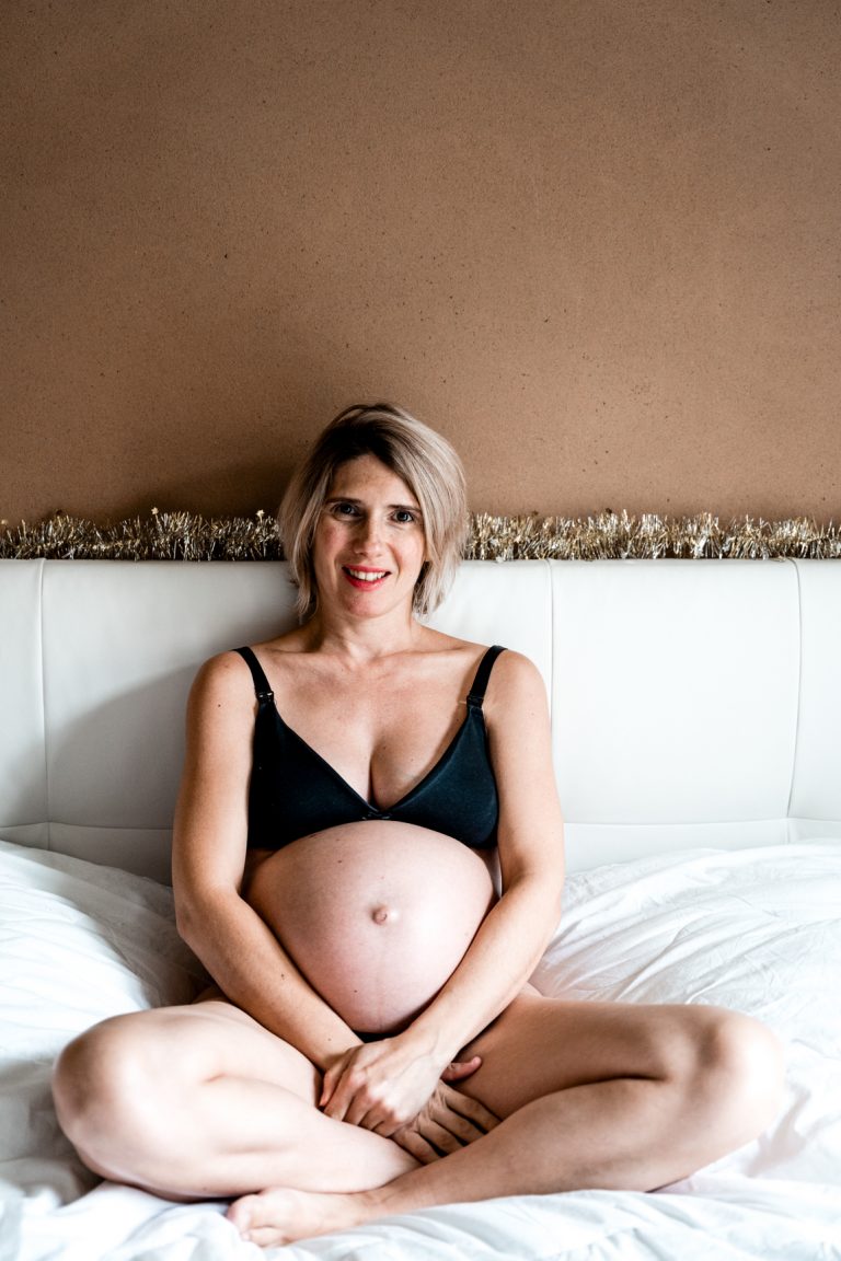 femme enceinte ventre nu