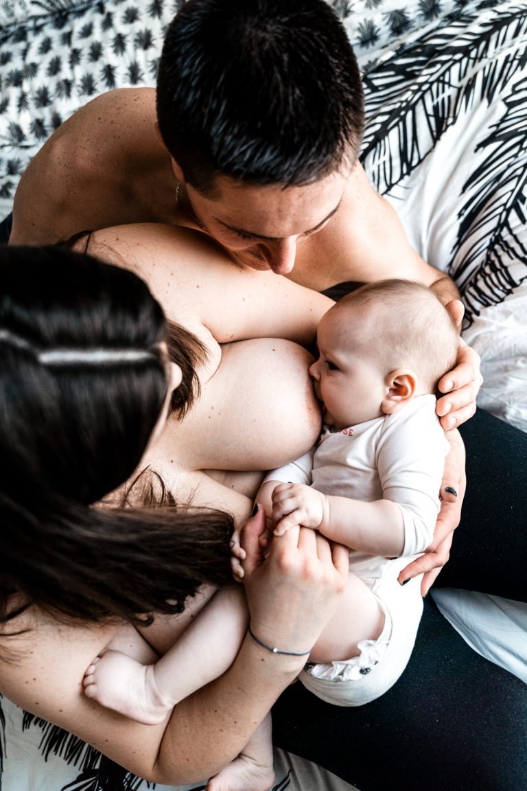 Amelie Charlet photographe seance photo naissance allaitement